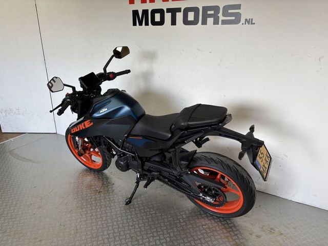 ktm - 125-duke
