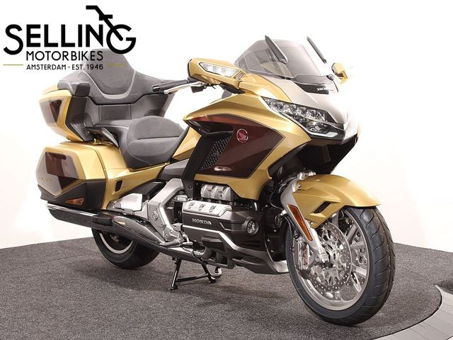 honda - gl-1800-goldwing-touring-deluxe