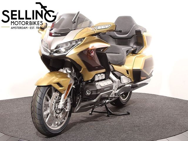 honda - gl-1800-goldwing-touring-deluxe