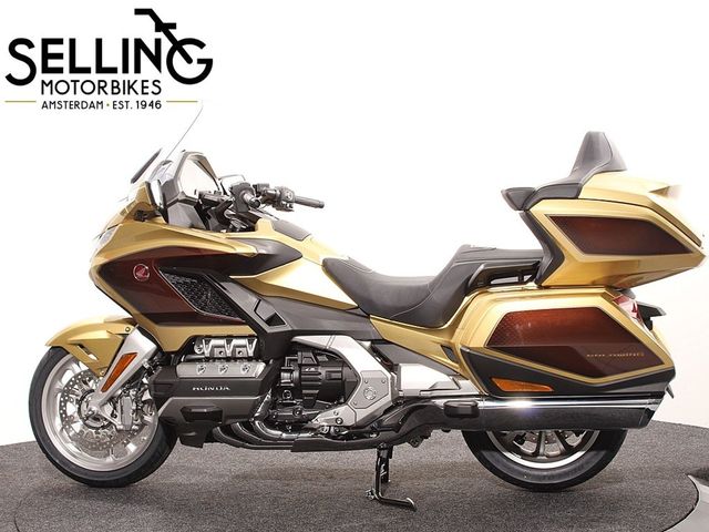honda - gl-1800-goldwing-touring-deluxe