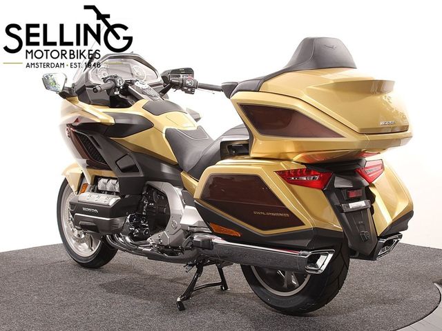 honda - gl-1800-goldwing-touring-deluxe