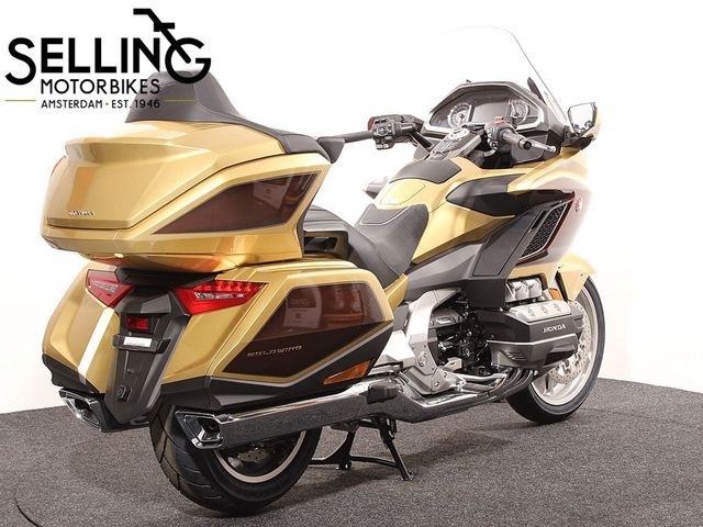 honda - gl-1800-goldwing-touring-deluxe