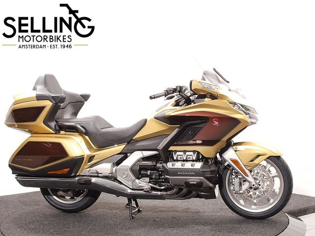 honda - gl-1800-goldwing-touring-deluxe