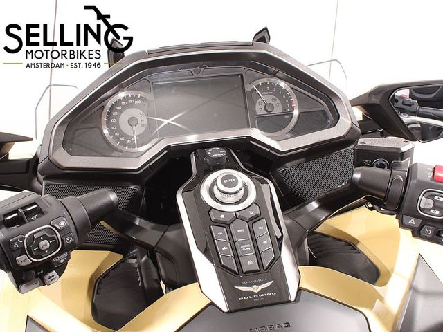 honda - gl-1800-goldwing-touring-deluxe