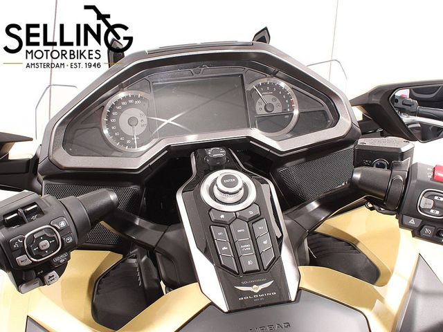honda - gl-1800-goldwing-touring-deluxe