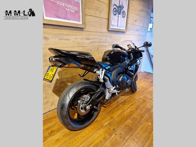 honda - cbr-1000-rr-fireblade