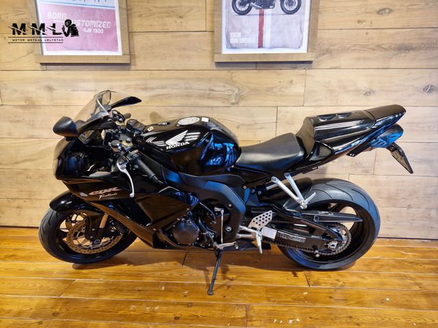 honda - cbr-1000-rr-fireblade