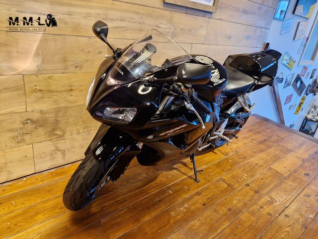 honda - cbr-1000-rr-fireblade