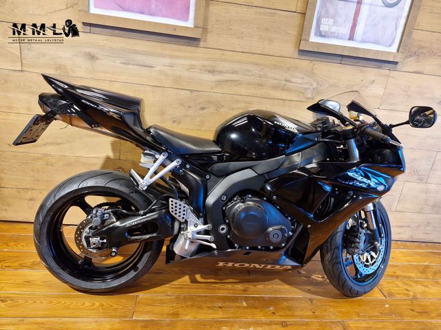 honda - cbr-1000-rr-fireblade