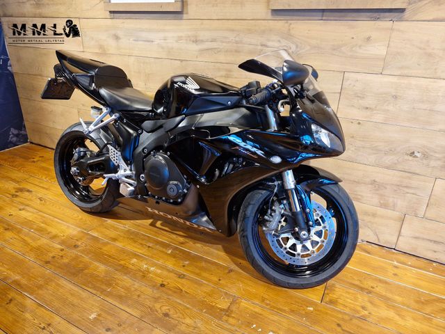 honda - cbr-1000-rr-fireblade