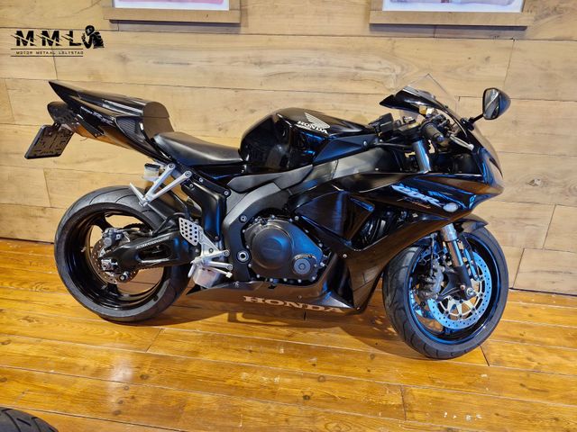 honda - cbr-1000-rr-fireblade