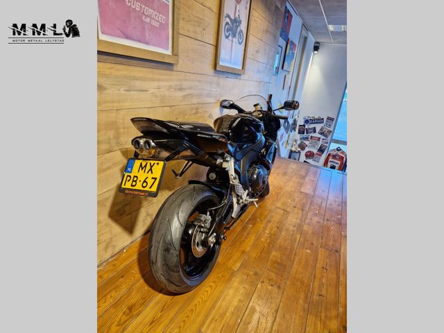 honda - cbr-1000-rr-fireblade