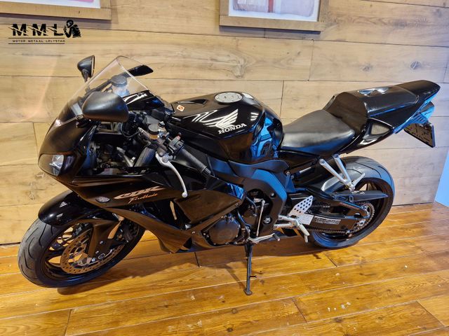 honda - cbr-1000-rr-fireblade