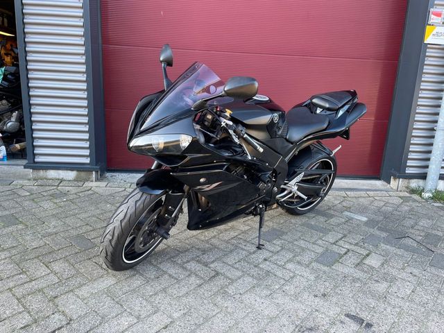 yamaha - yzf-r1
