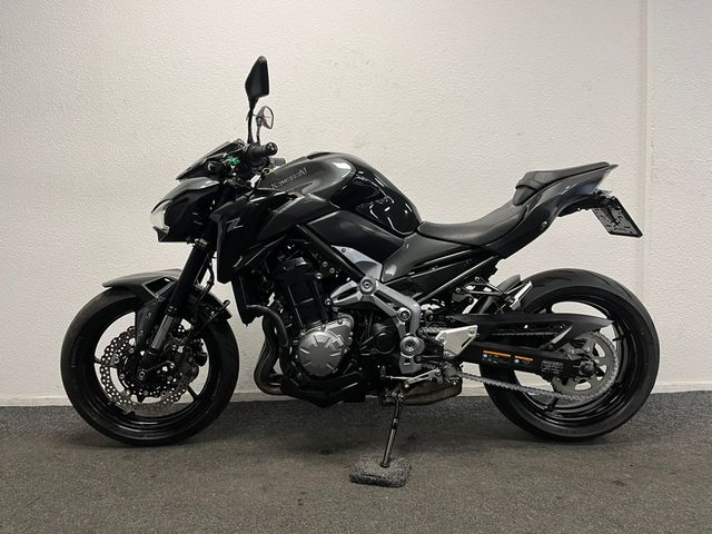 kawasaki - z900