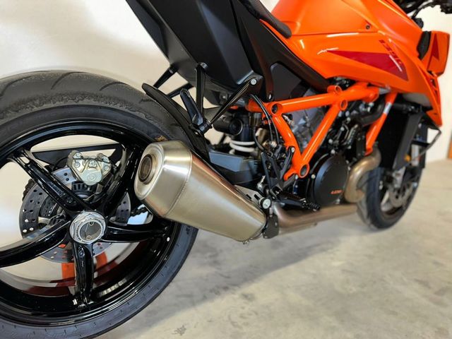 ktm - 1390-super-duke-r-evo