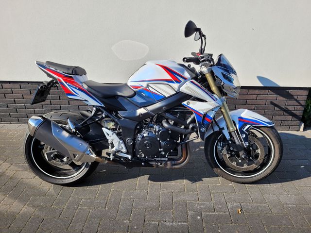 suzuki - gsr-750