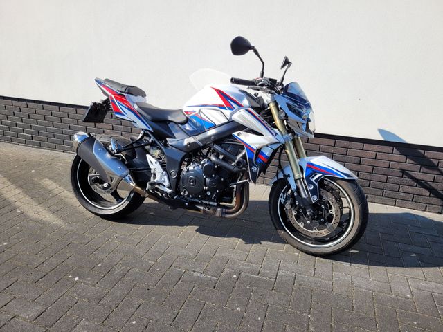 suzuki - gsr-750