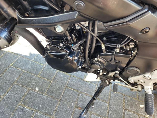 suzuki - gsr-750