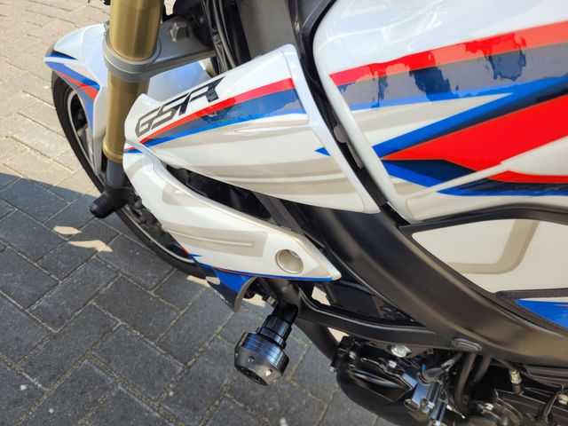 suzuki - gsr-750