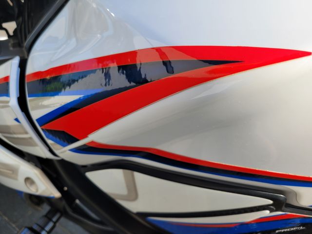 suzuki - gsr-750