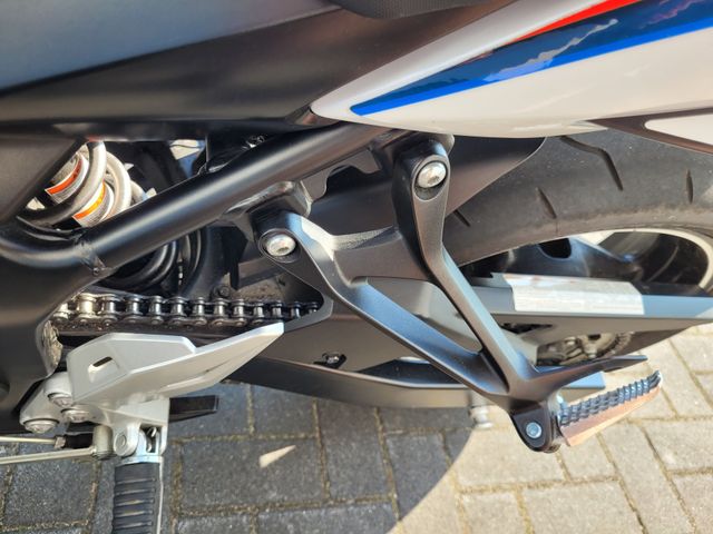 suzuki - gsr-750
