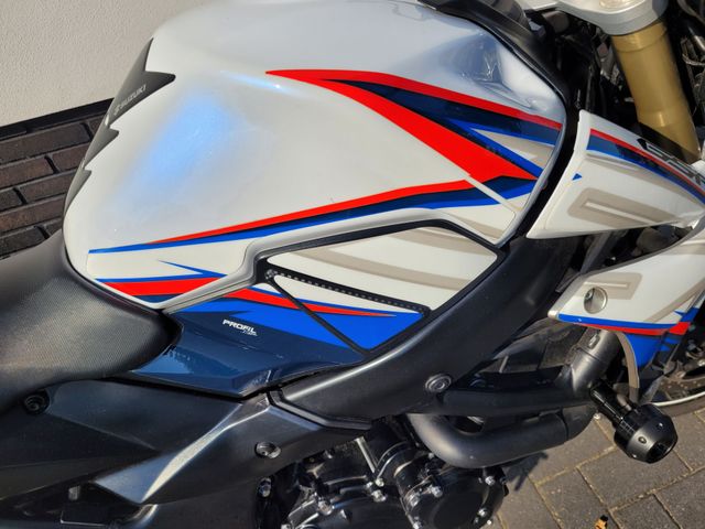 suzuki - gsr-750