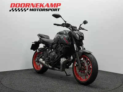 YAMAHA MT 07 ABS – foto 3