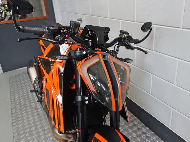 ktm - 1290-super-duke-r
