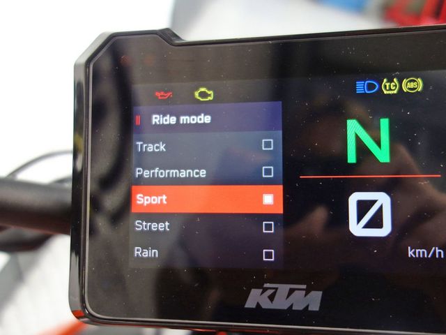 ktm - 1290-super-duke-r