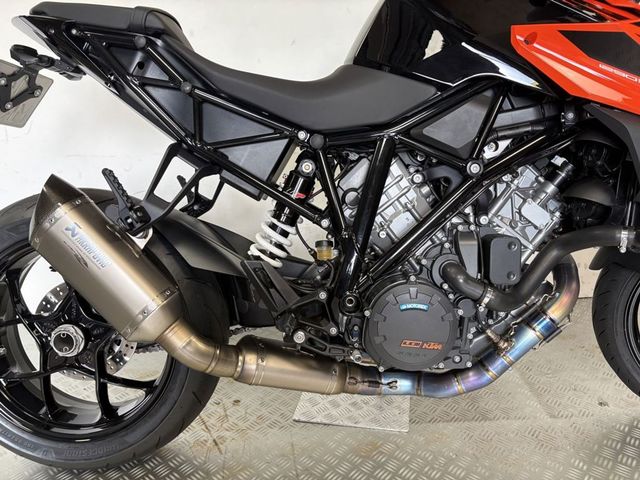 ktm - 1290-super-duke-r