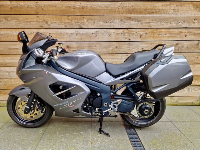 triumph - sprint-st-1050-abs