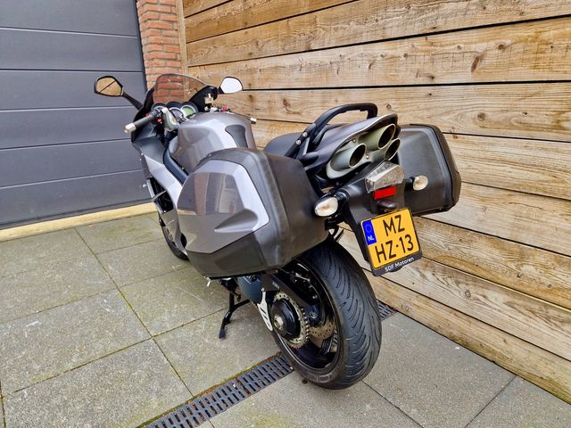 triumph - sprint-st-1050-abs
