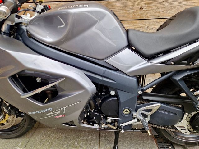 triumph - sprint-st-1050-abs