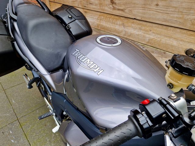 triumph - sprint-st-1050-abs