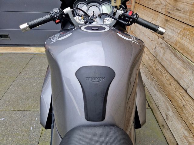 triumph - sprint-st-1050-abs