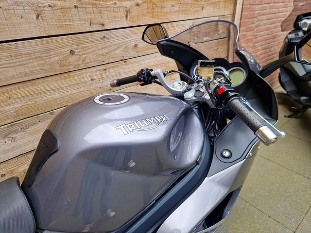 triumph - sprint-st-1050-abs