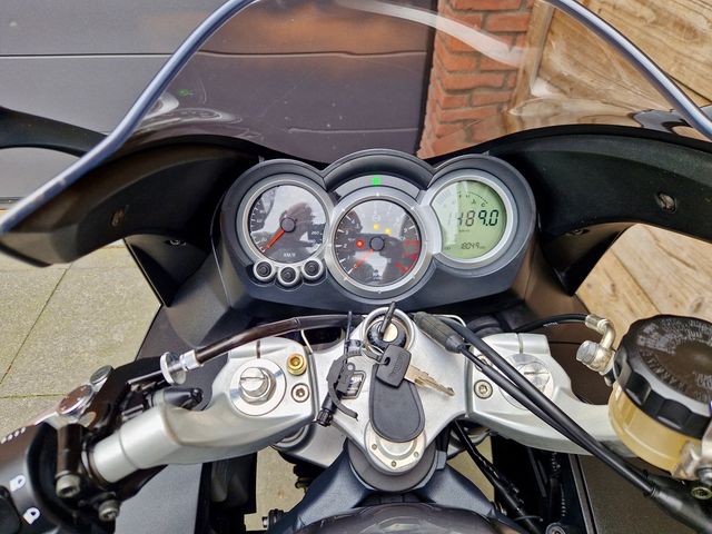 triumph - sprint-st-1050-abs