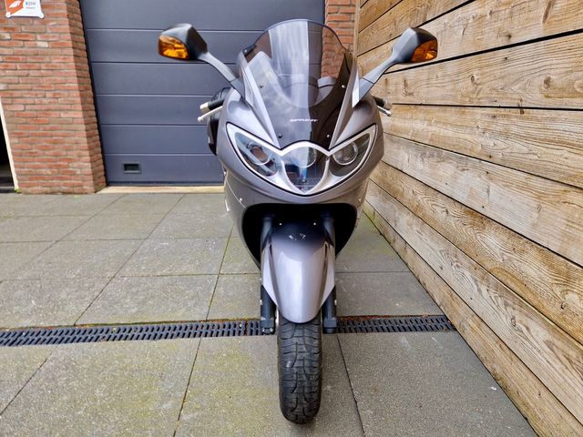 triumph - sprint-st-1050-abs