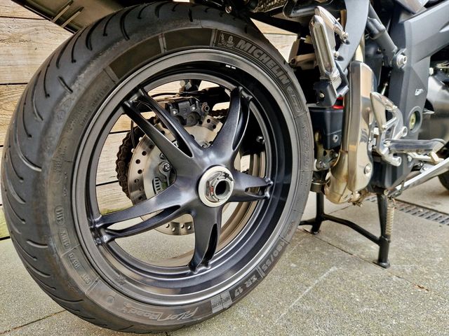 triumph - sprint-st-1050-abs