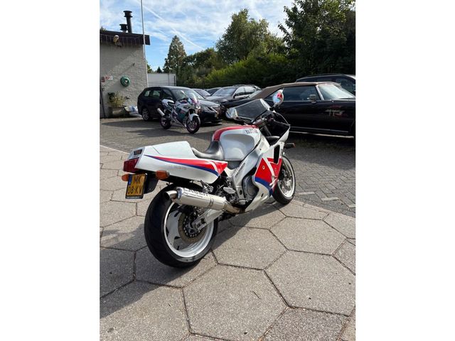 yamaha - fzr-1000