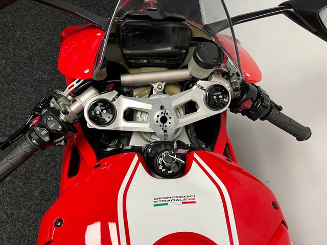 ducati - panigale-v4
