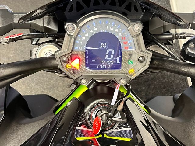 kawasaki - z900