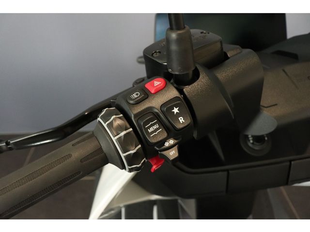 bmw - ce-04