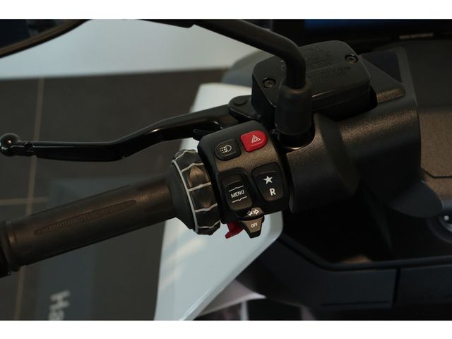 bmw - ce-04