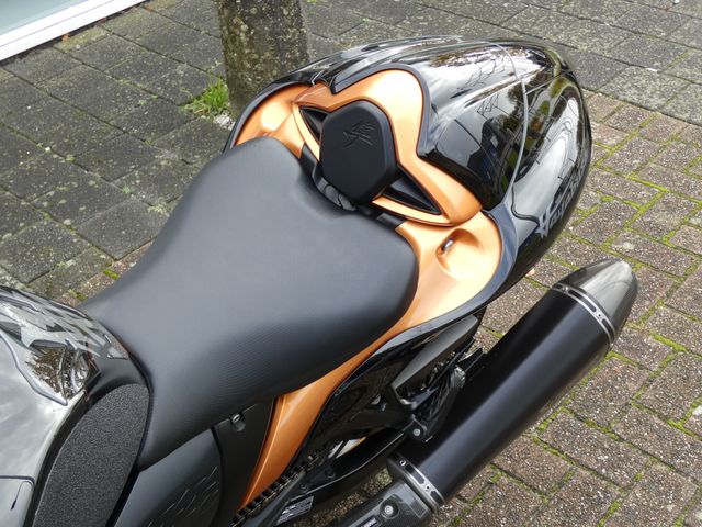 suzuki - gsx-r-1300-hayabusa