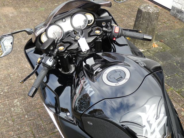 suzuki - gsx-r-1300-hayabusa