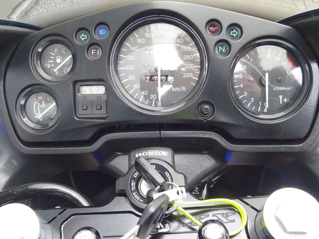 honda - cbr-1100--xx-super-blackbird