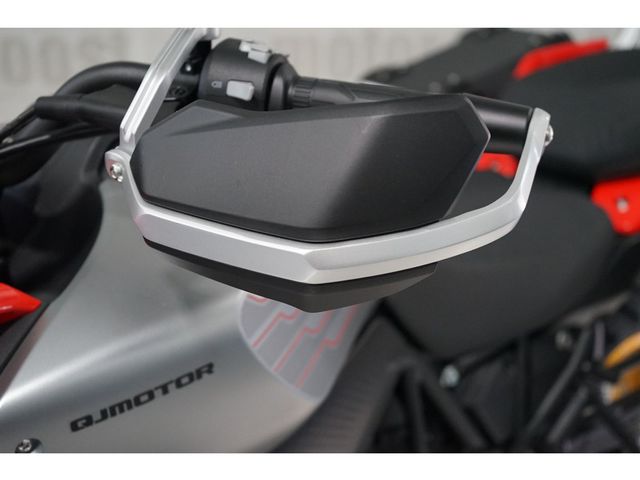 QJMOTOR - srt-700-sx-touring