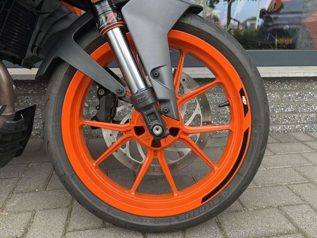 ktm - 125-duke